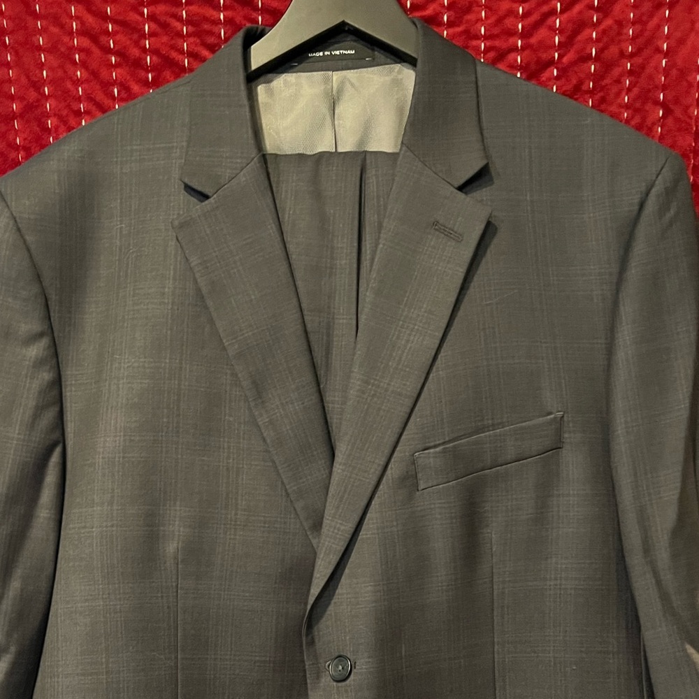 Men’s Warehouse suit
